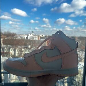 Nike Dunk High
Sail Crimson Tint (Women's)